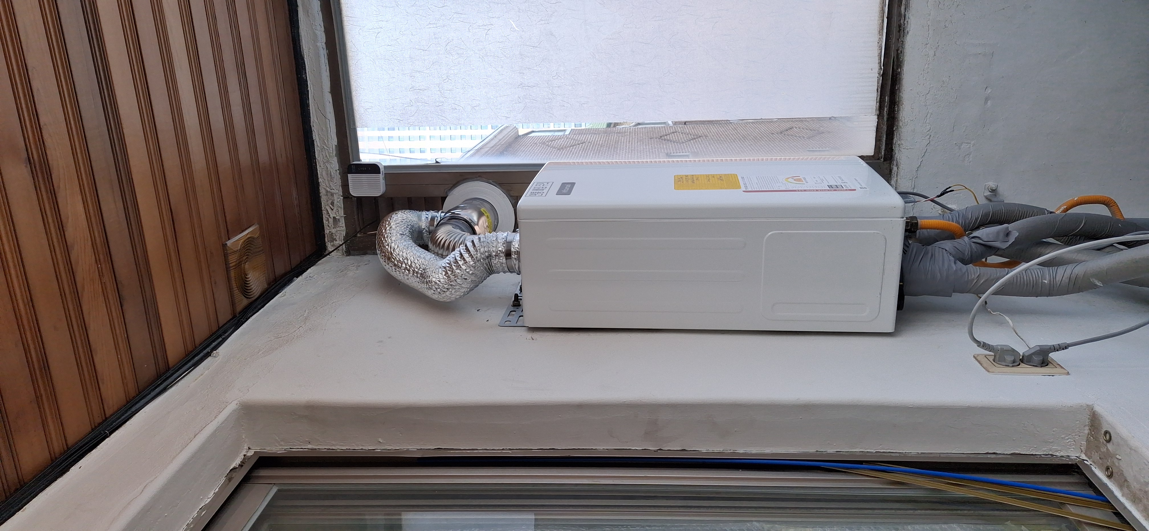 주택 창가 눕힘형 신형 보일러 교체 후